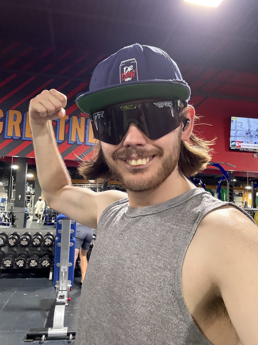 dr_dew1998's tweet photo. I’m gonna keep pushing myself till they’re no limits right here. Make sure my body stay strong. #post #photo #picture #pic #picoftheday #fyp #fypシ #fypage #fypviral #viral #selfie #motivation #workout #gym #lookingood #viralpost #trend #trending #trendingpost #drdew @dr_dew1998 https://t.co/BfxqSmVKBC