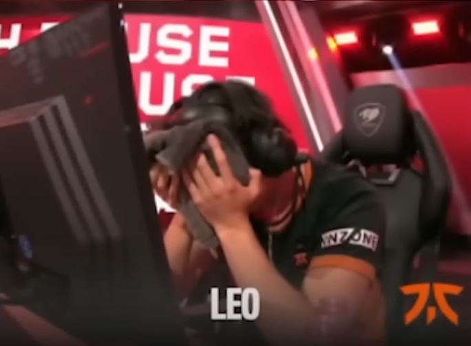 RyanG2B's tweet photo. Something that I think flew under the radar with Leo is that he was playing through illness for a good chunk of 2024, and still putting up some of his best performances.

Both these screenshots are from last year's EMEA grand final. Despite his health, Leo was still that good https://t.co/mwPBw99w8z
