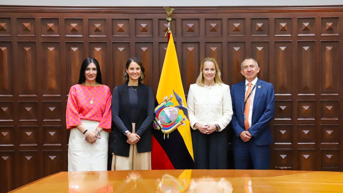 Autoridades de <a href="/Vice_Ec/">Vicepresidencia</a> recibieron a la directora ejecutiva adjunta de <a href="/UNOPS_es/">UNOPS en español</a>, Kirstine Damkjaer, junto a su equipo, para dialogar sobre proyectos de gestión pública social, con especial énfasis en la educación intercultural bilingüe.