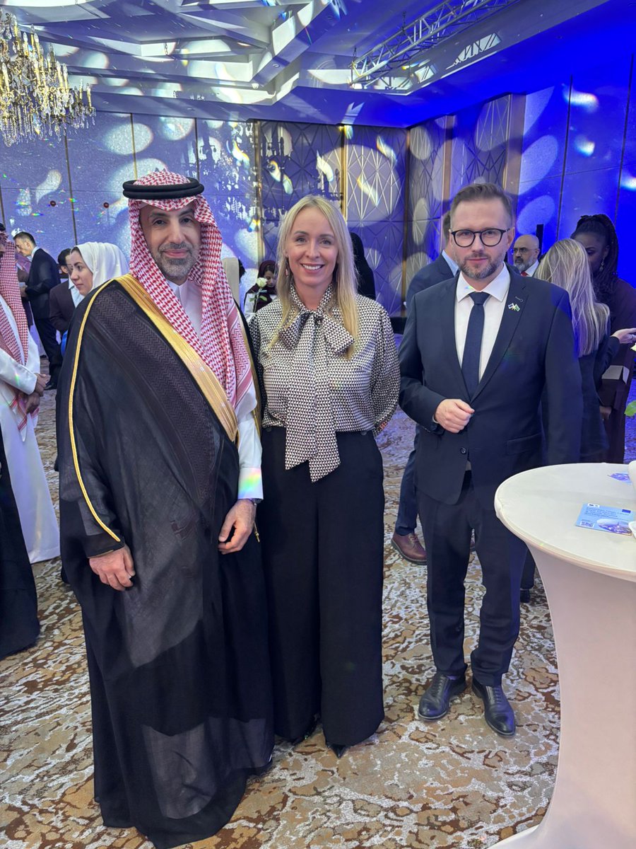 Jadarah_cc's tweet image. شارك الرئيس التنفيذي المستشار أ.ماهر الحضراوي في حفل الاستقبال الذي أقامته سعادة السيدة ماريا بيلوفاس، سفيرة جمهورية إستونيا لدى المملكة العربية السعودية، بحضور معالي السيد مارغوس تساخنا وزير الخارجية الإستوني، والوفد التجاري الإستوني، كما حضرت الحفل سفيرة المملكة في إستونيا…