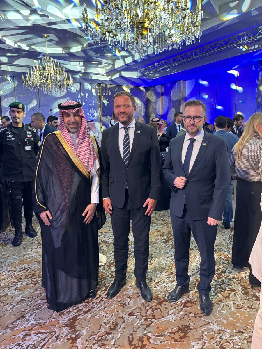 Jadarah_cc's tweet image. شارك الرئيس التنفيذي المستشار أ.ماهر الحضراوي في حفل الاستقبال الذي أقامته سعادة السيدة ماريا بيلوفاس، سفيرة جمهورية إستونيا لدى المملكة العربية السعودية، بحضور معالي السيد مارغوس تساخنا وزير الخارجية الإستوني، والوفد التجاري الإستوني، كما حضرت الحفل سفيرة المملكة في إستونيا…