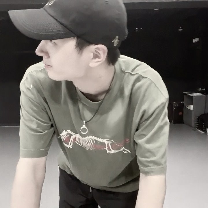 Jlungwon's tweet image. Things I like:  
– Cuddling  
– You  
– Cuddling with you. :3