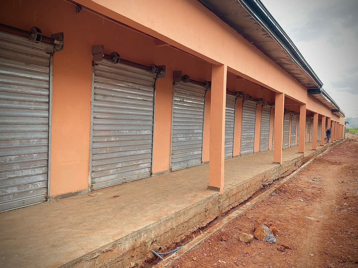 TheCameroonianZ's tweet photo. Le marché de viande #Ahala prend fièrement forme, sous l’impulsion du Maire Lucas Owona. https://t.co/1QEB1nF8kI