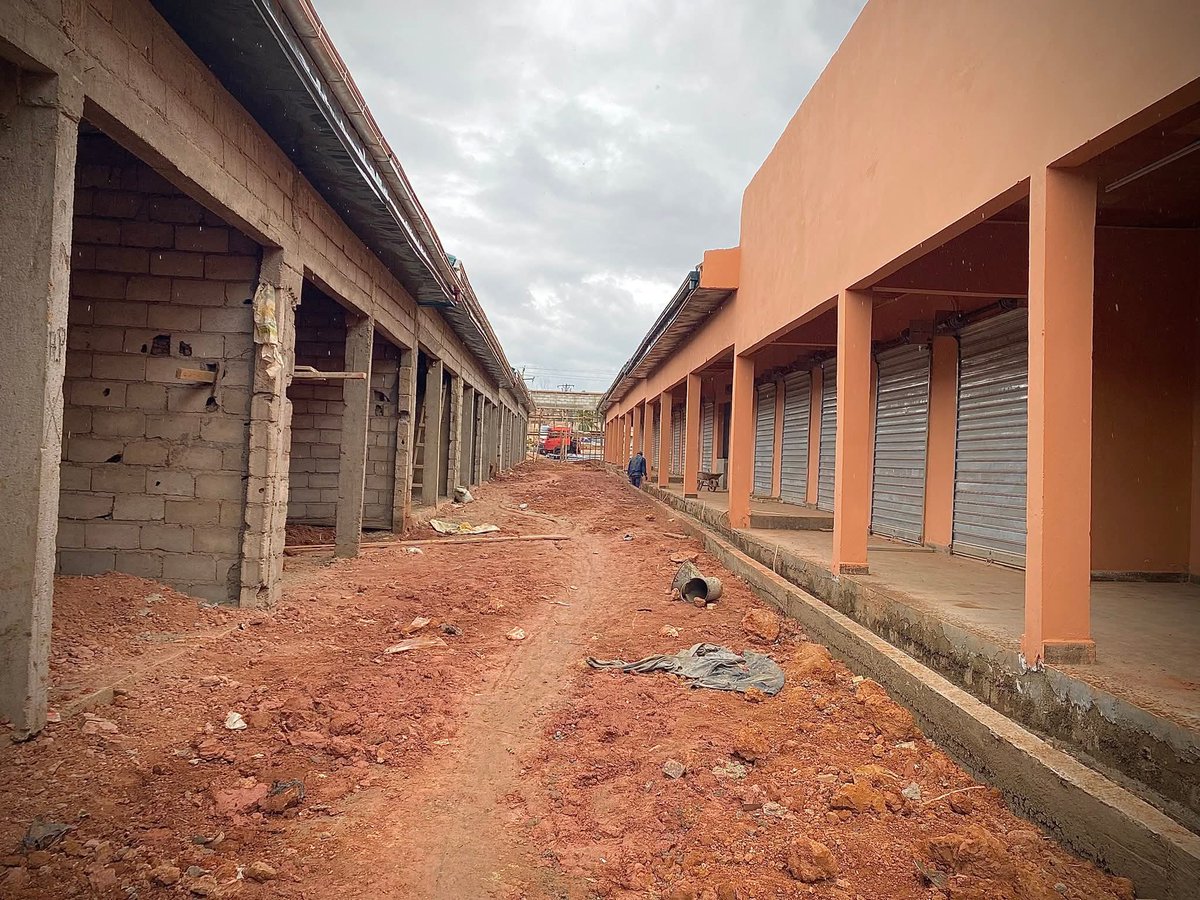 TheCameroonianZ's tweet photo. Le marché de viande #Ahala prend fièrement forme, sous l’impulsion du Maire Lucas Owona. https://t.co/1QEB1nF8kI