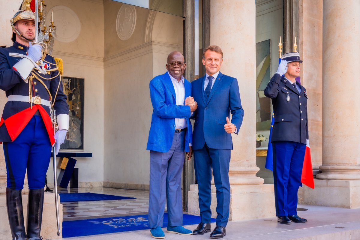 officialABAT's tweet image. Had a productive lunch with President Emmanuel Macron @EmmanuelMacron today at the Élysée Palace.

We reviewed key areas of cooperation between Nigeria and France and agreed to deepen our partnership for mutual prosperity and global stability.
