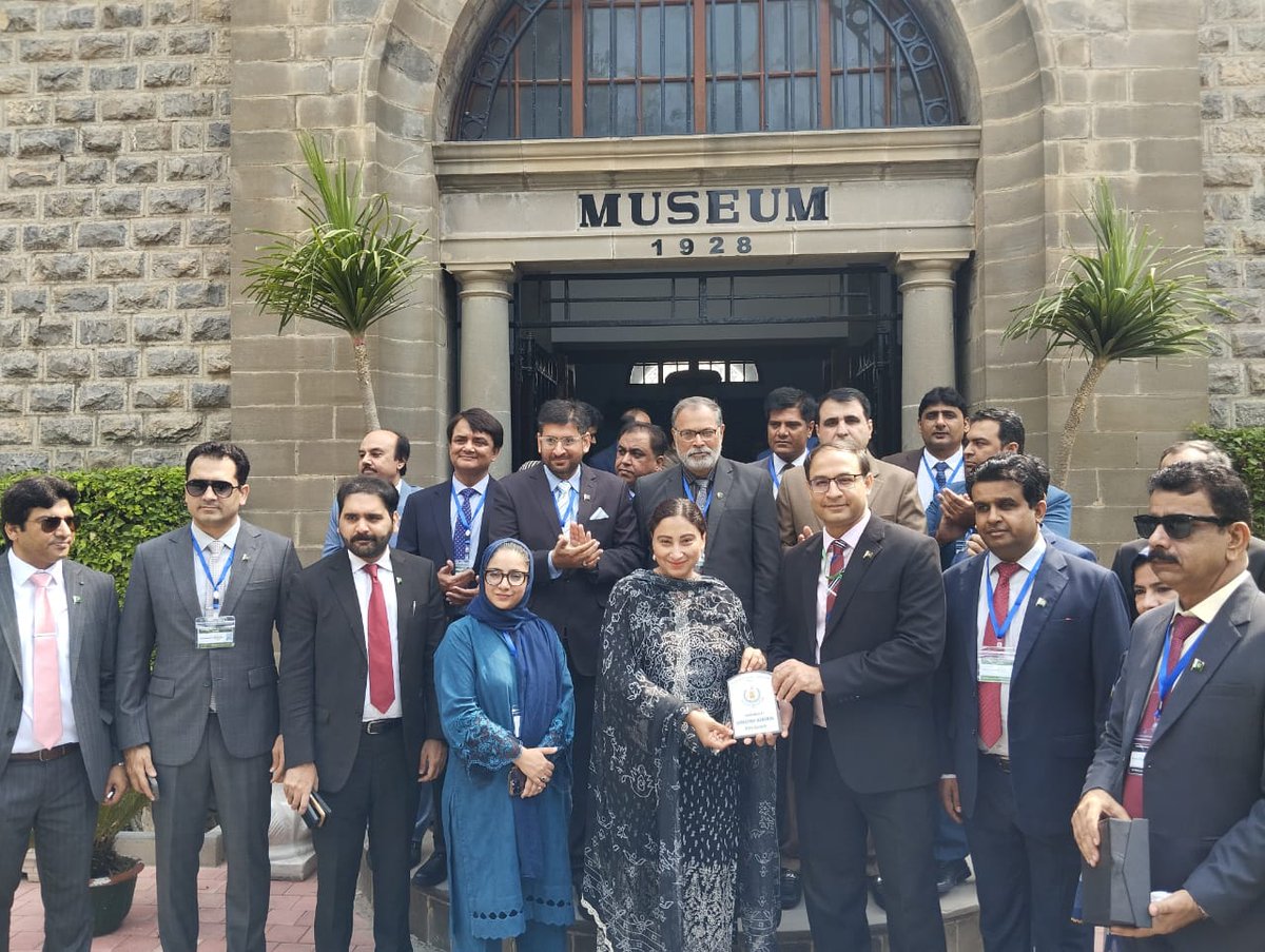 archaepunjab's tweet image. 📍 Taxila Museum Visit
Honored to host 36 participants from NIPA Karachi 📚.
Curator Ms. Humera Naz guided the delegation through the rich cultural & historical legacy of Taxila 🏯.
The visit highlighted the importance of heritage preservation & knowledge sharing 🙏✨
#NIPA