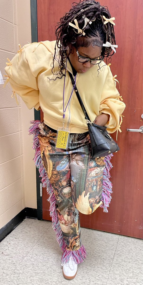 artmakeschange's tweet photo. Girl came ready for art today. Pants are works of art. #artpants #amplifyart #Fashionista #ootd https://t.co/8V7AHac4qP