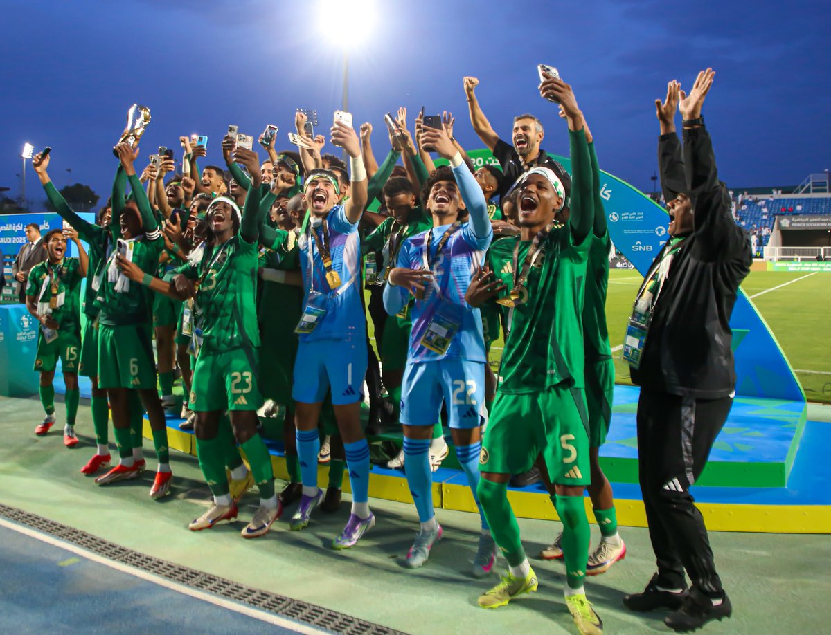 AGCFF's tweet photo. صور أبطال #كأس_الخليج_U20 وصلت 📸🏆 https://t.co/Hsa5DZYXOb