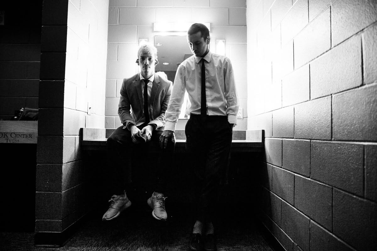 tyjumpsuit's tweet photo. tyler's hand on josh's knee right where his name is  i said oh i'm sure https://t.co/Lr4nI056vq
