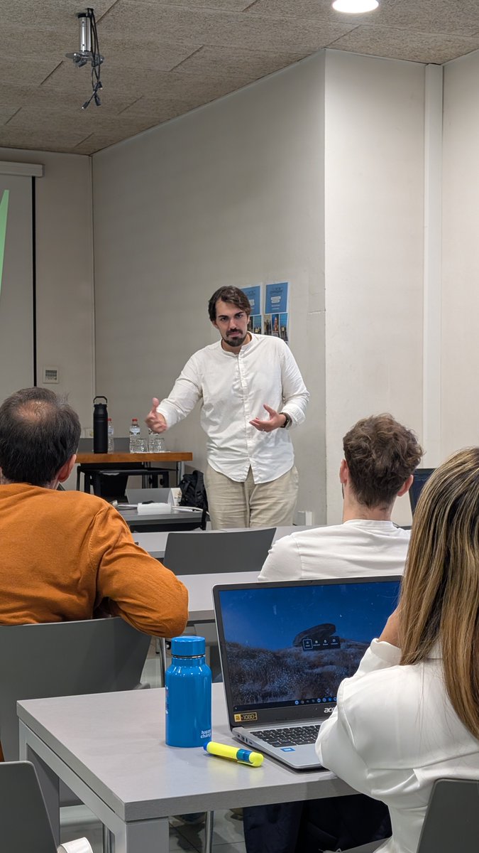 EUHTStPOL's tweet image. Ahir va arrencar el programa Emprèn Serveis amb una primera sessió a la @fagem_empresa! 🚀

Gràcies a totes les persones participants per la vostra assistència i implicació en aquesta jornada inaugural. 🙌

📸 Phimister Business School, FAGEM

#EmprènServeis #FAGEM #EUHTStPOL