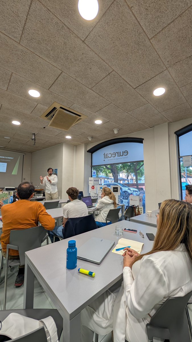 EUHTStPOL's tweet image. Ahir va arrencar el programa Emprèn Serveis amb una primera sessió a la @fagem_empresa! 🚀

Gràcies a totes les persones participants per la vostra assistència i implicació en aquesta jornada inaugural. 🙌

📸 Phimister Business School, FAGEM

#EmprènServeis #FAGEM #EUHTStPOL