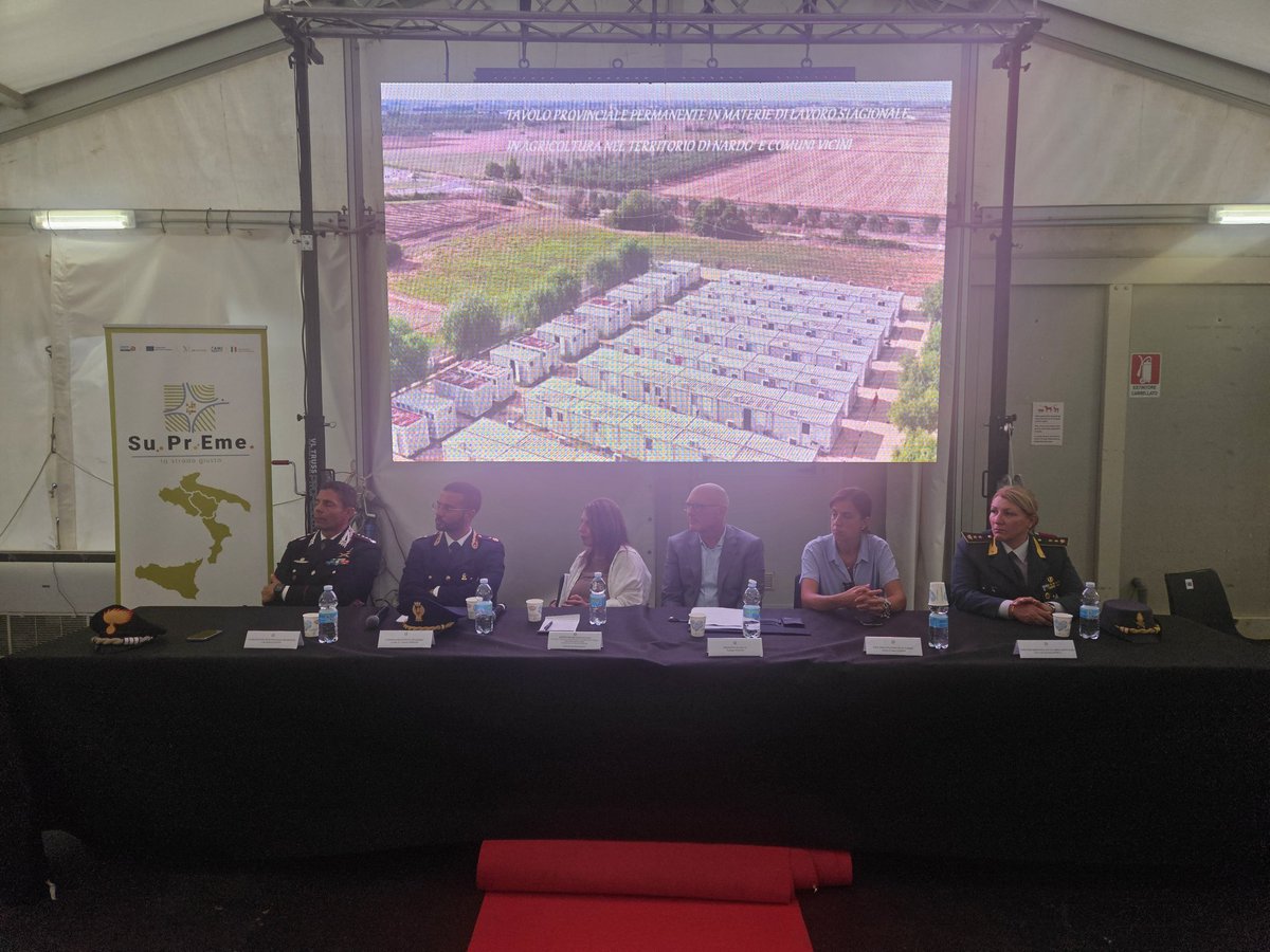 CislLecce's tweet image. #10set #Nardò Conferenza stampa nel Campo 'Boncuri' alla presenza di SE il Prefetto di #Lecce. @congedo_donato Segr. Terr.le e @GianluigiVis SG @FaiLecce:"La foresteria si conferma modello di #accoglienza e #legalità grazie anche al contributo del sindacato e della bilateralità".