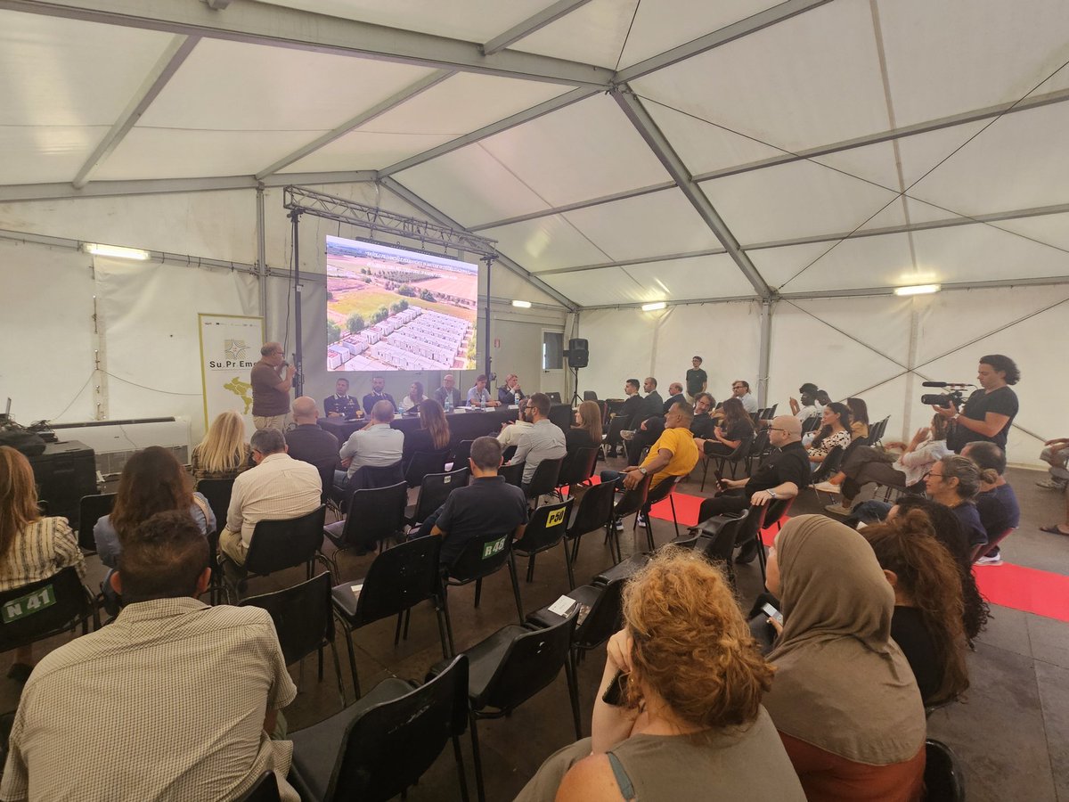 CislLecce's tweet image. #10set #Nardò Conferenza stampa nel Campo 'Boncuri' alla presenza di SE il Prefetto di #Lecce. @congedo_donato Segr. Terr.le e @GianluigiVis SG @FaiLecce:"La foresteria si conferma modello di #accoglienza e #legalità grazie anche al contributo del sindacato e della bilateralità".