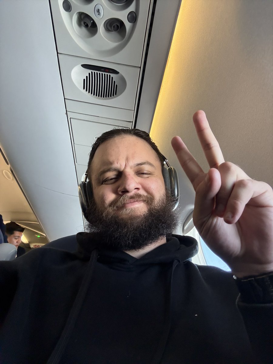 En 30 minutos me bajo del avión y veo a Grim 🇺🇸

Esto está muy fuerte loco hsjxkskzms