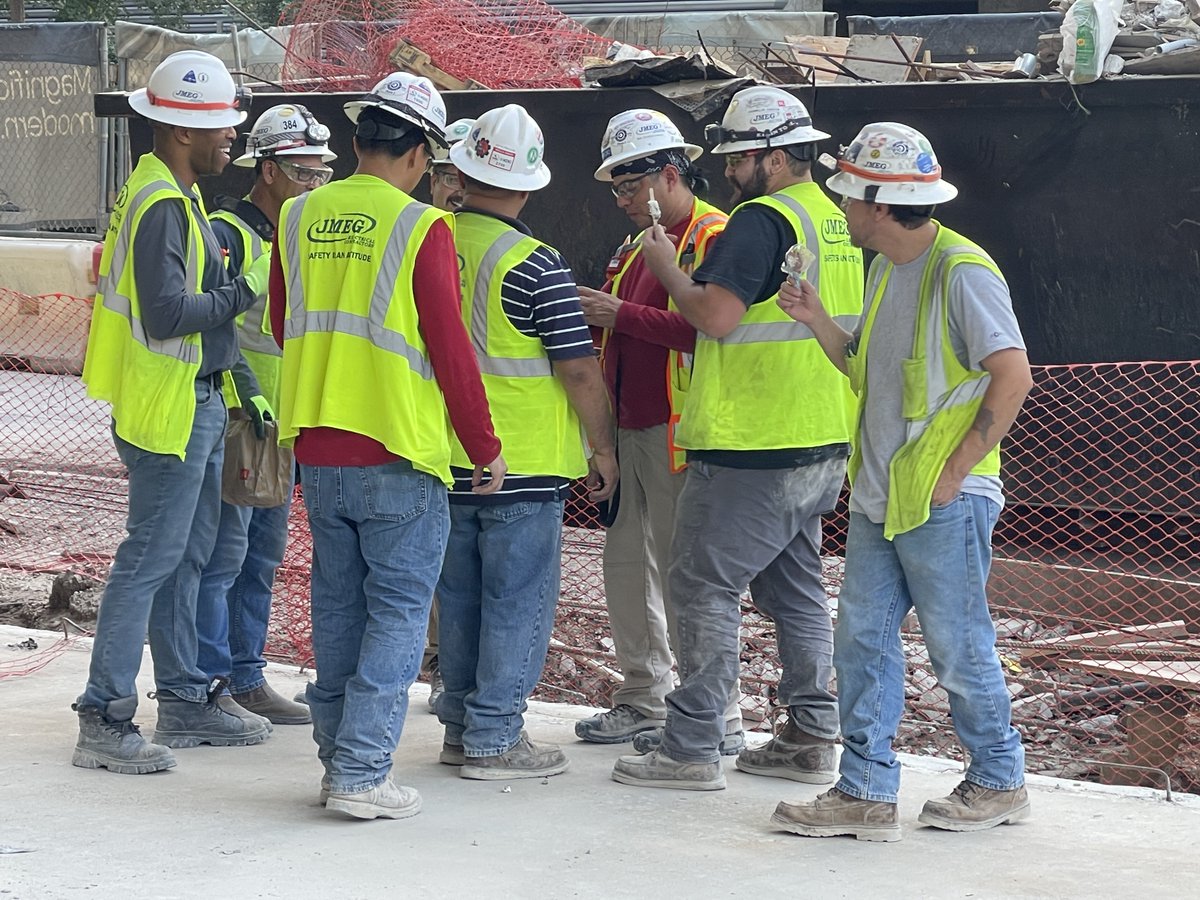KDC_Development's tweet image. Level 12 has commenced at our Bank of America Tower at Parkside project, representing the Sky Lobby and first floor of office! We’ve completed 17 levels of garage, 7 below grade and 10 above grade! We celebrated this milestone with @FriosPops onsite.
#PacificElmProperties