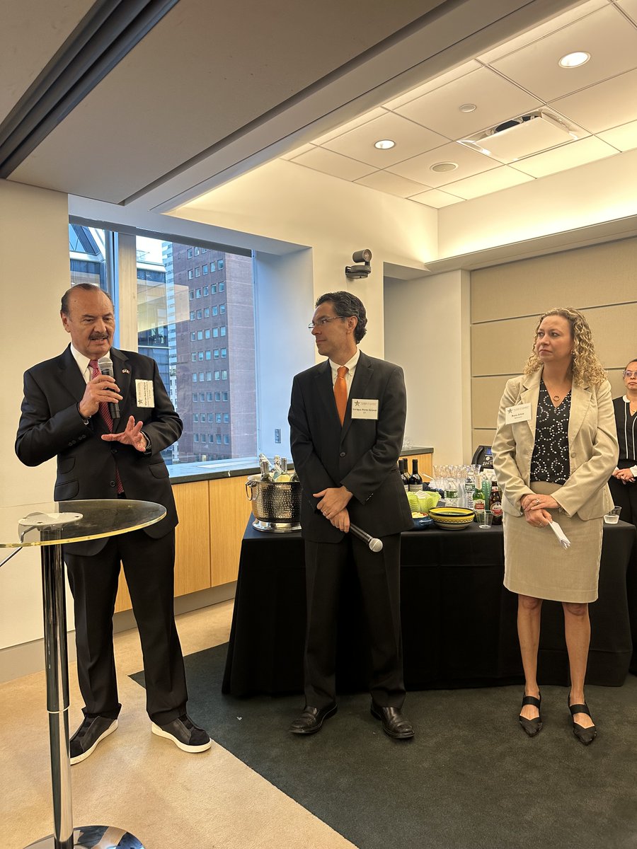 usmcocne1's tweet photo. Thank to our Regional Advisory Council and Members that joined us last night to welcome our new Consul General of Mexico in New York, @mbuciom  - @ConsulMexNuy 
Special thanks to Withers for being an amazing host and to Tequila Casa Dragones for sponsoring our cocktail reception! https://t.co/aAbJz4oxvb