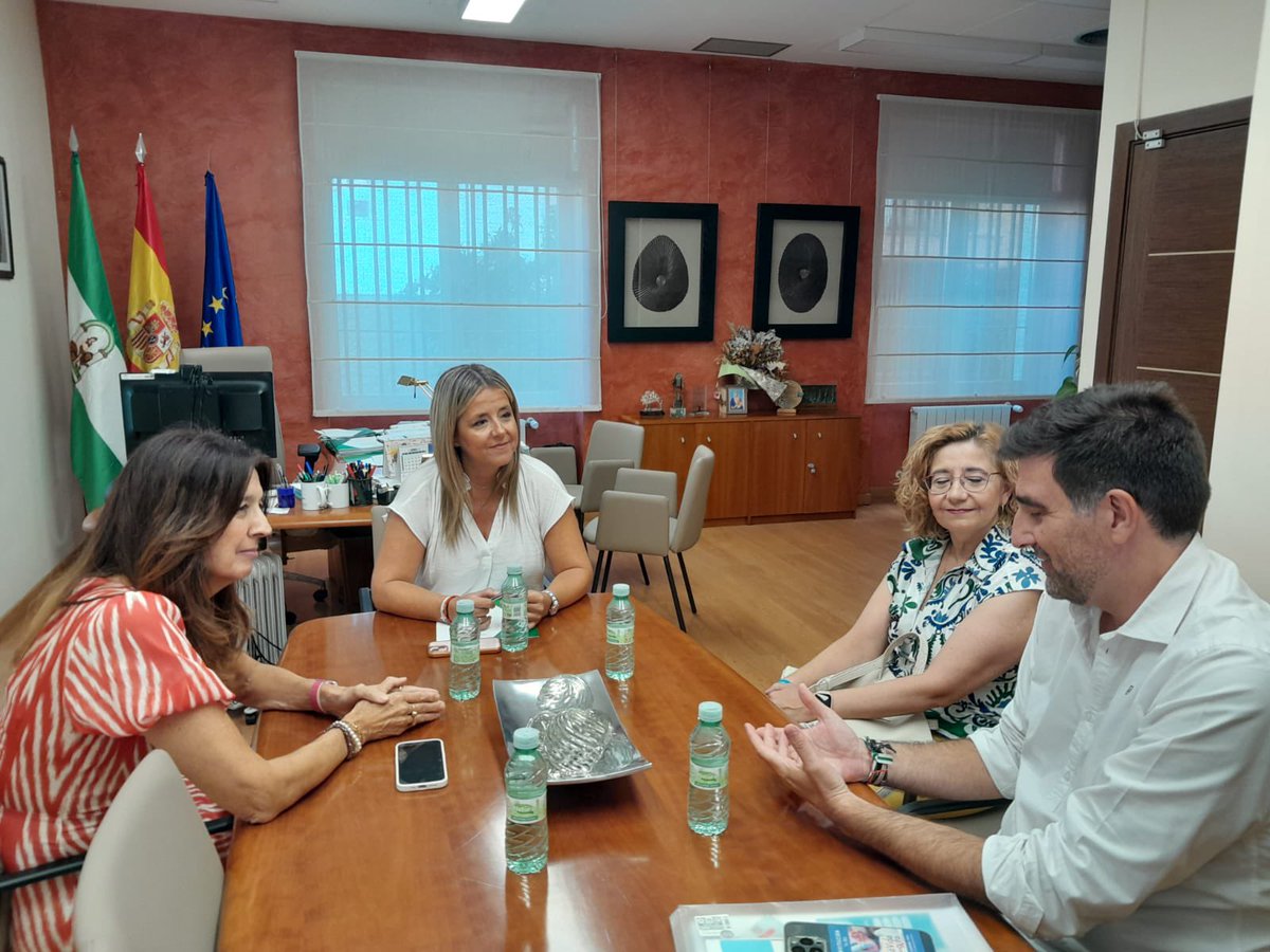 🔬Andalucía se sitúa a la cabeza de España en el diagnóstico temprano de enfermedades en recién nacidos.

<a href="/eggonzalez78/">Elenagg</a>, delegada de <a href="/saludand/">Consejería de Salud y Consumo</a>, ha mantenido una reunión con representantes de <a href="/MasVisibles/">Mas Visibles</a> y <a href="/CeliaUna/">una esperanza para celia</a> para seguir conociendo la labor de ambas asociaciones.