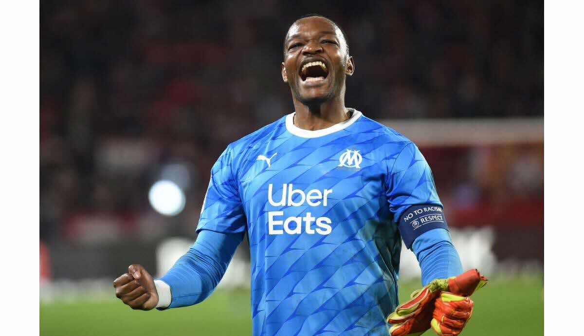 LaMinuteOM_'s tweet photo. 🚨 Steve Mandanda, l’ancien capitaine emblématique de l’OM met fin à sa carrière ! 

Un grand HOMME 

#TeamOM 

(L’équipe) https://t.co/D1zgJVBbrM