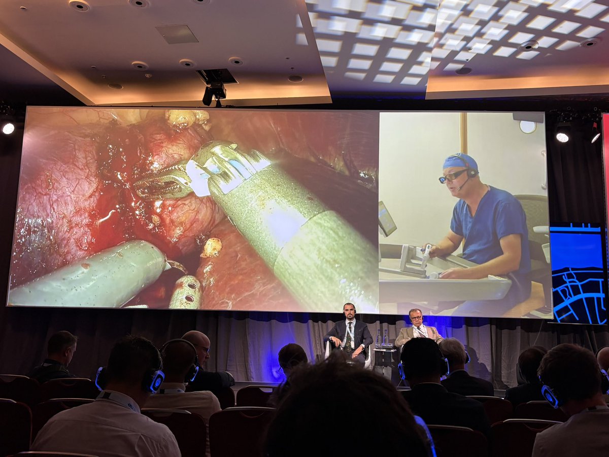 sachrana11's tweet photo. Great RAPN masterclass session at #ERUS25 good revision of anatomy, renorrhapy technique and complication mx.. finished off by live sutureless off-clamp RAPN by  @alexmottrie  @Uroweb https://t.co/ekU5DR6mtD