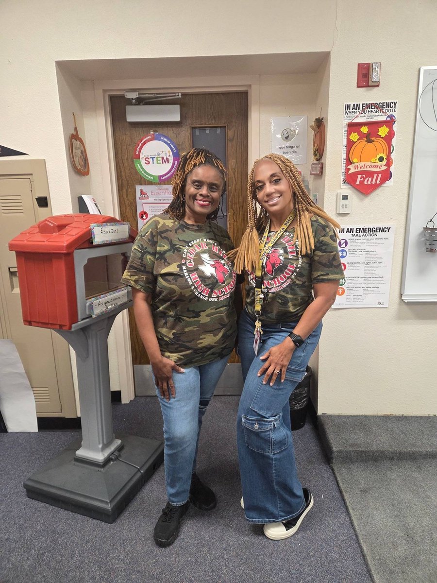 Homecoming 2025
Yesterday was Twin Day
Twin with a friend to make the best duo. <a href="/cedarhillisd/">Cedar Hill ISD</a> <a href="/Cedar_Hill_HS/">Cedar Hill High School</a>