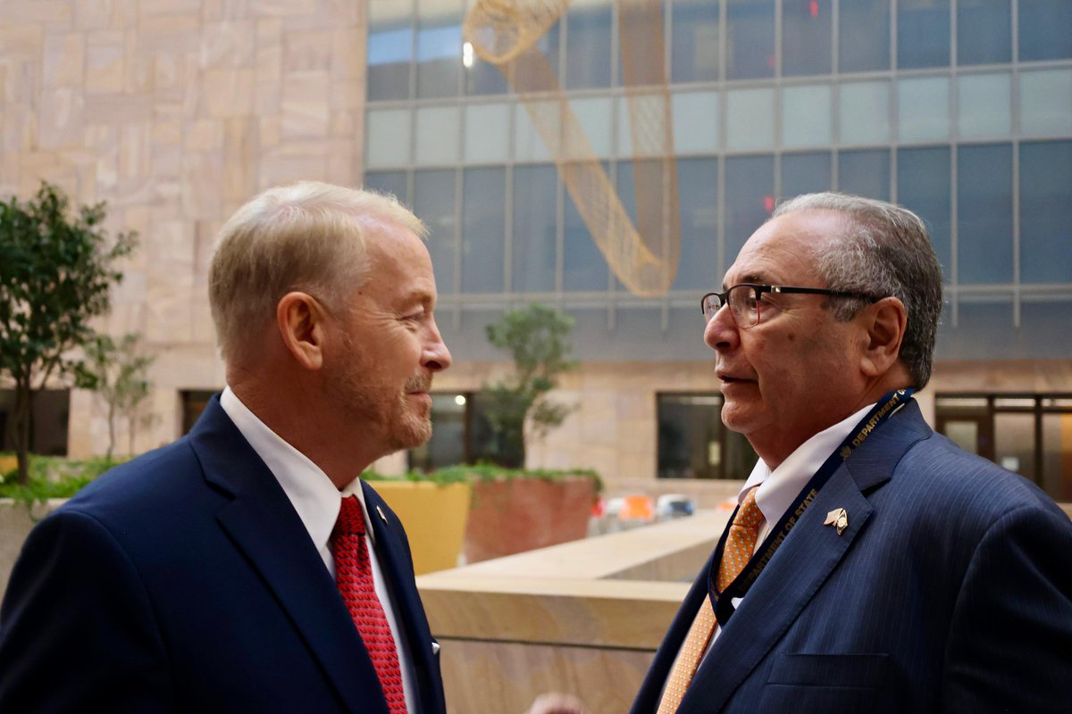USAmbMex's tweet photo. Nuestra relación con México es única y estratégica. Por eso me reuní con @DepSecStateMR Rigas y James Feltman, director de la Oficina de Operaciones de Edificios en el Exterior, para seguir profundizando nuestros vínculos y hacerlos más efectivos. https://t.co/GGihW9UZna