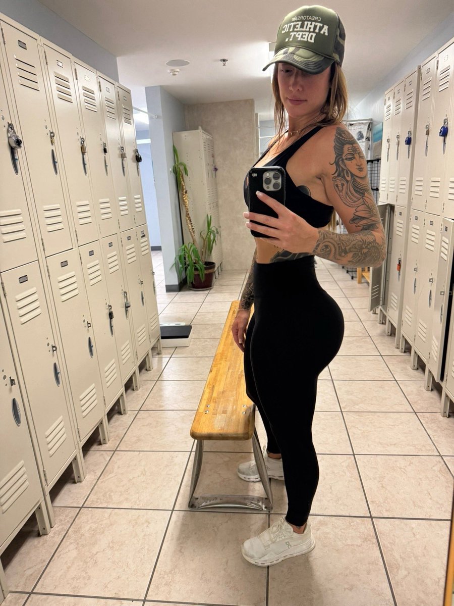 aliiicakes11's tweet image. 5’11 and bossy. Like &amp;amp; RT if you’re not scared of girls who are taller than you