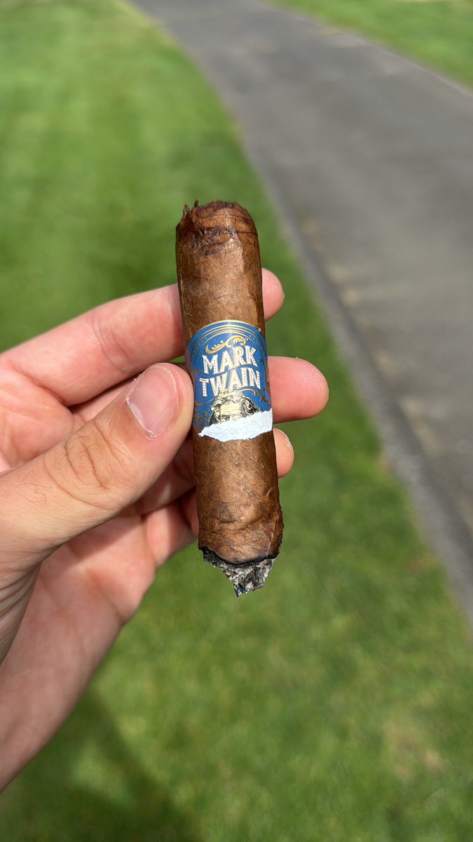 The Cigar Log tweet media