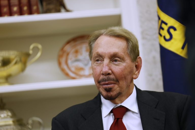 🚨 INVESTING : Larry Ellison supera Elon Musk e diventa l'uomo più ricco del mondo con un patrimonio di 393 miliardi di dollari!