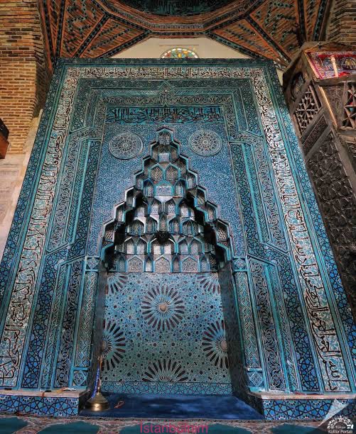 Nim yazar 🕊🇹🇷🇯🇴 (@istanbulnim) on Twitter photo Mezarıma atılan toprak kurur
Ve sen beni unutursun Anacığım. 
Yaban otlar kaplar mezarımı
Ve boğulur seninde acın. 
Yaşlı Babam. 
Bacımın gözünde yaşlar kurur, acı uçar gider yüreğinden. 
.......
Bir tatar türküsü Mezarıma atılan toprak kurur
Ve sen beni unutursun Anacığım. 
Yaban otlar kaplar mezarımı
Ve boğulur seninde acın. 
Yaşlı Babam. 
Bacımın gözünde yaşlar kurur, acı uçar gider yüreğinden. 
.......
Bir tatar türküsü