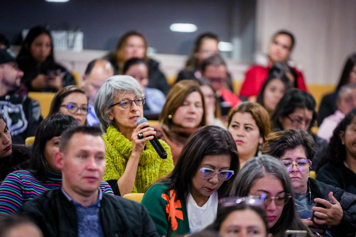 planeacionbog's tweet photo. 🔎¿Cómo enfrenta Bogotá la violencia intrafamiliar desde sus políticas públicas? En la Escuela de Políticas Públicas y Enfoques conversamos con @integracionbogota, @SeguridadBOG, @SectorSalud y @Educacionbogota para profundizar en una problemática que exige respuestas integrales. https://t.co/WIwCHJlbbW