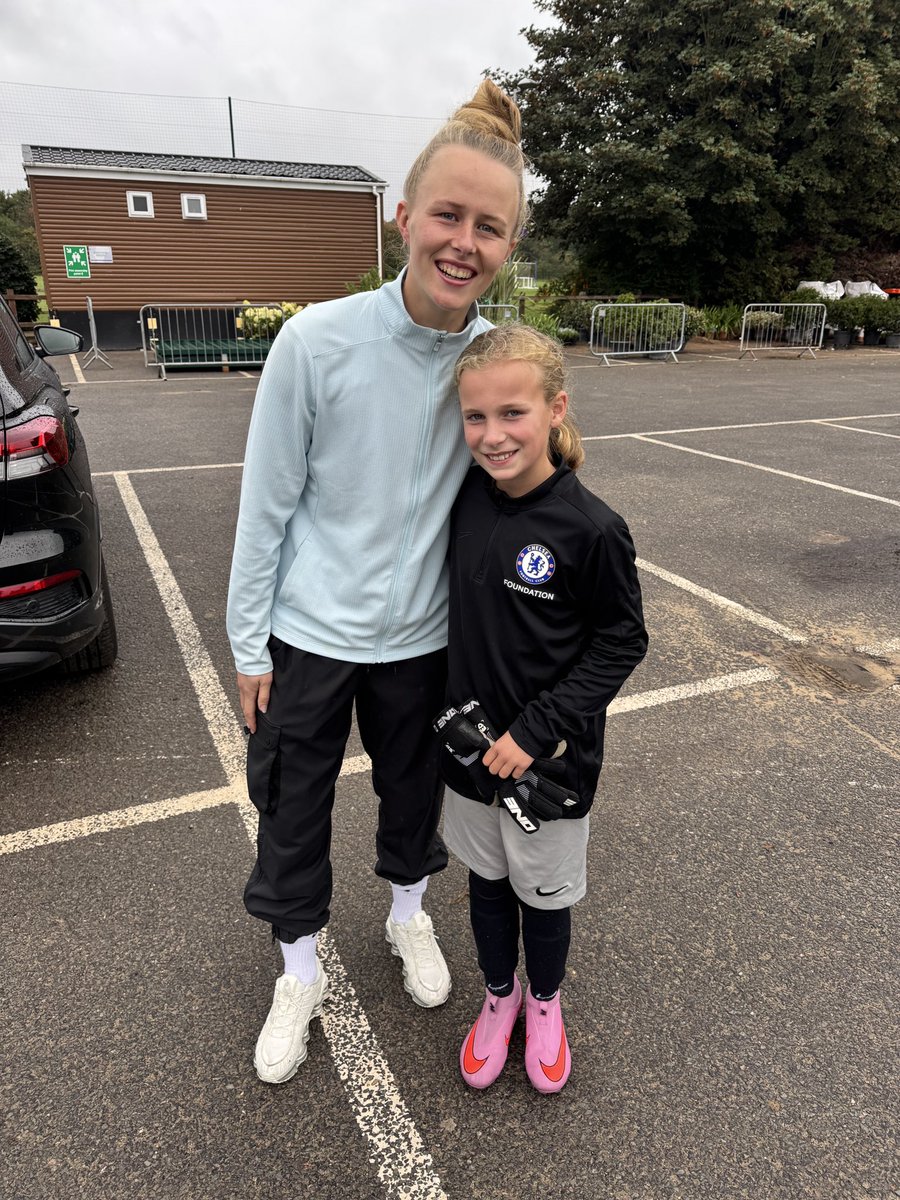 A <a href="/ChelseaFC/">Chelsea FC</a> legend met <a href="/hannahhampton_/">Hannah Hampton</a> 😉 she was so lovely!