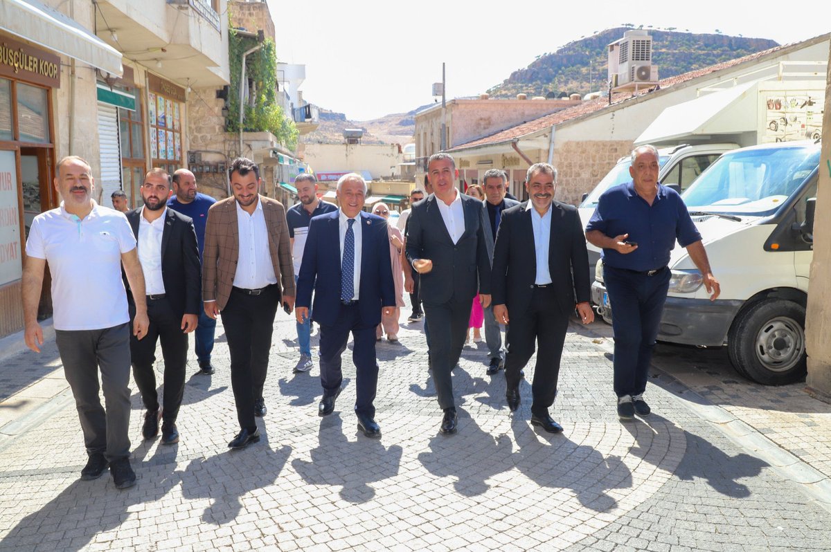 📍Mardin/Savur

Türkiye Buluşmaları programımız kapsamında Savur İlçe Başkanımız Mecit Özel, Belediye Başkanımız Av. Engin Uğur Hamidi, İlçe Koordinatörümüz Murat İpekşen ve teşkilatimız ile birlikte esnaflarımızı ve vatandaşlarımızı ziyaret ettik. 

Milletimizin samimiyeti,