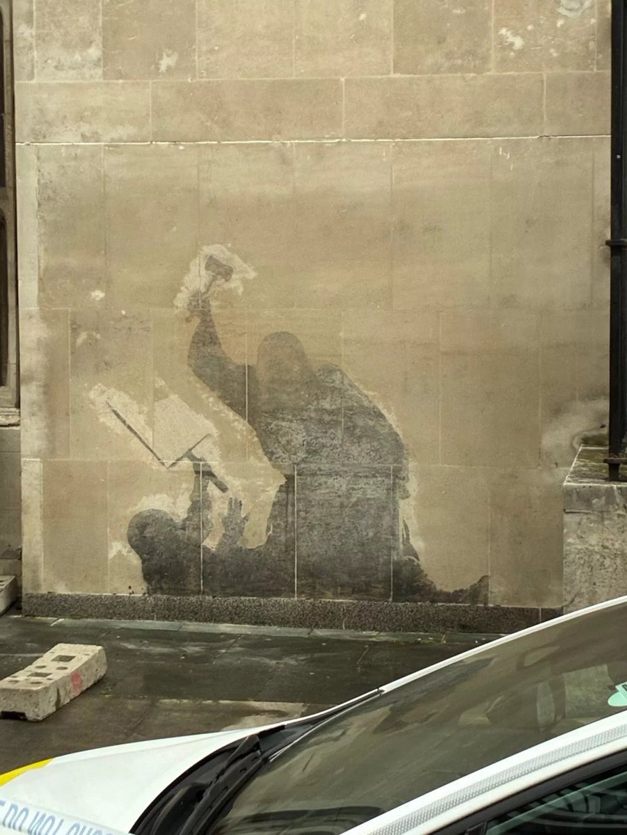 ConRayArt's tweet image. The removal of Banksy's palestine action protest piece from London's High Court leaves something even more haunting than the original.

A powerwashed shadow of a corrupt deed, almost looking as if it were produced from an atomic bomb going off. It's a scar of amoral law.