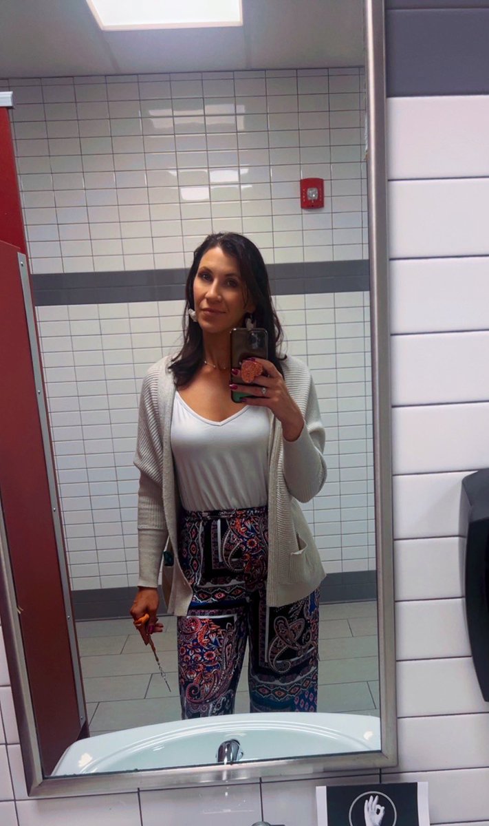 Another day in the circus! Have a great day friends 💜✨