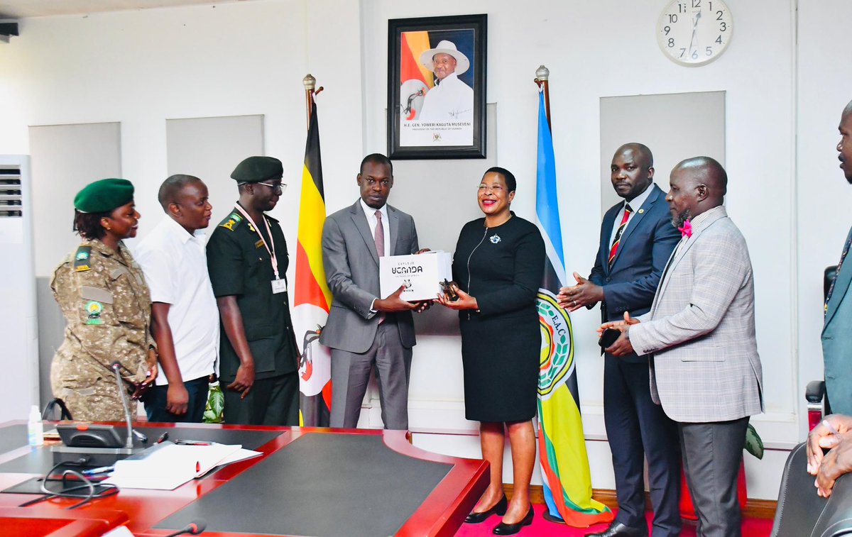 NameARhino's tweet photo. The Hon State Minister for MTWA @mugarra has led the delegation from @ugwildlife @TourismBoardUg @ExploreUganda to meet with the Hon Speaker of Parliament @AnitahAmong. 

The Speaker pledged $10,000 on behalf of Parliament and named a 1 Rhino “Kira”

#NameARhinoUg 
#exploreuganda https://t.co/mBCi1frRtk