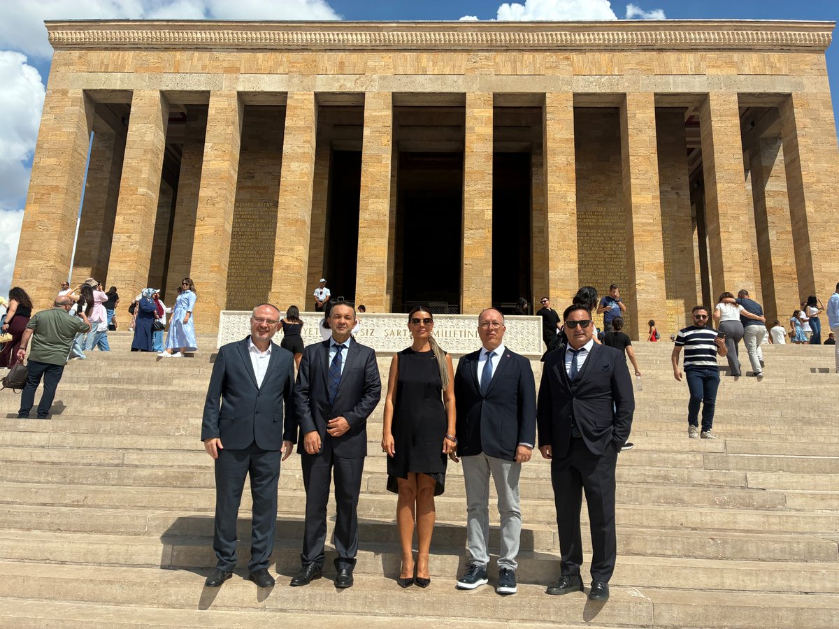 Dişhek-Sen olarak atamızın huzurundayız.
<a href="/BanuYld64752466/">Banu Yıldırım</a> Banu Yıldırım
@ Prof.Dr. Kıvanç KAMBUROĞLU
<a href="/daghanerbaz/">Dağhan Erbaz</a> Dağhan ERBAZ
<a href="/Mrt526352/">Murat Şahin</a> Murat ŞAHİN