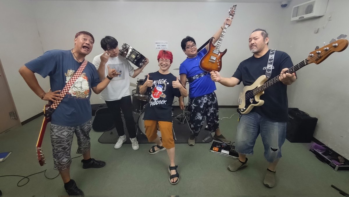 練習終わり✨
9月15日のお品書き
1.American Idiot　GreenDay
2.風の日　ELLEGARDEN
3.staygold　Hi-STANDARD
4.Squall　04 Limited Sazabys
5.ギターと孤独と蒼い惑星　結束バンド
6.calc. 初音ミク
7.Tonight　LUNASEA
8.GO FLOW
他何か有り
勉強しておいて下さい💃
一緒に騒ごう
＃サバパー