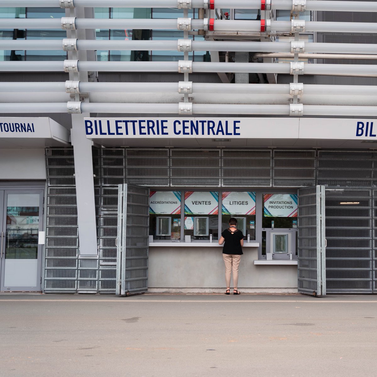 LOSC (@losclive) on Twitter photo Les guichets de la billetterie du LOSC seront désormais uniquement ouverts les jours de match à domicile, à partir de 3 heures avant le coup d'envoi de chaque rencontre.
La billetterie officielle en ligne reste bien évidemment ouverte 24h/24 🎟️ Les guichets de la billetterie du LOSC seront désormais uniquement ouverts les jours de match à domicile, à partir de 3 heures avant le coup d'envoi de chaque rencontre.
La billetterie officielle en ligne reste bien évidemment ouverte 24h/24 🎟️