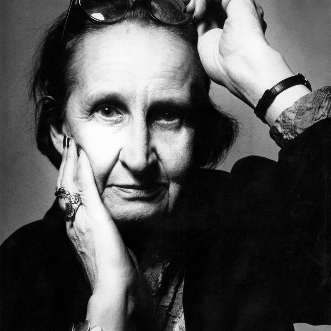 Among the “suppressed” female composers, why is Elisabeth Lutyens not realy played? Perhaps because an aesthetic is being “suppressed”? Which amounts to the same thing, doesn't it?!
<a href="/schottmusic/">Schott Music</a> <a href="/francemusique/">France Musique</a> <a href="/pierre_charvet1/">Pierre Charvet</a> <a href="/pauldaniel321/">Paul Daniel</a>