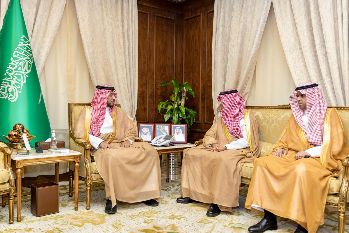 الأمير #خالد_بن_سطام نائب أمير منطقة عسير يستقبل محافظ الهيئة العليا للأمن الصناعي، ويطّلع على جهودها في حماية المنشآت الحيوية وتعزيز منظومة الأمن والسلامة، مشيدًا بمبادراتها النوعية في دعم أمن القطاع السياحي.