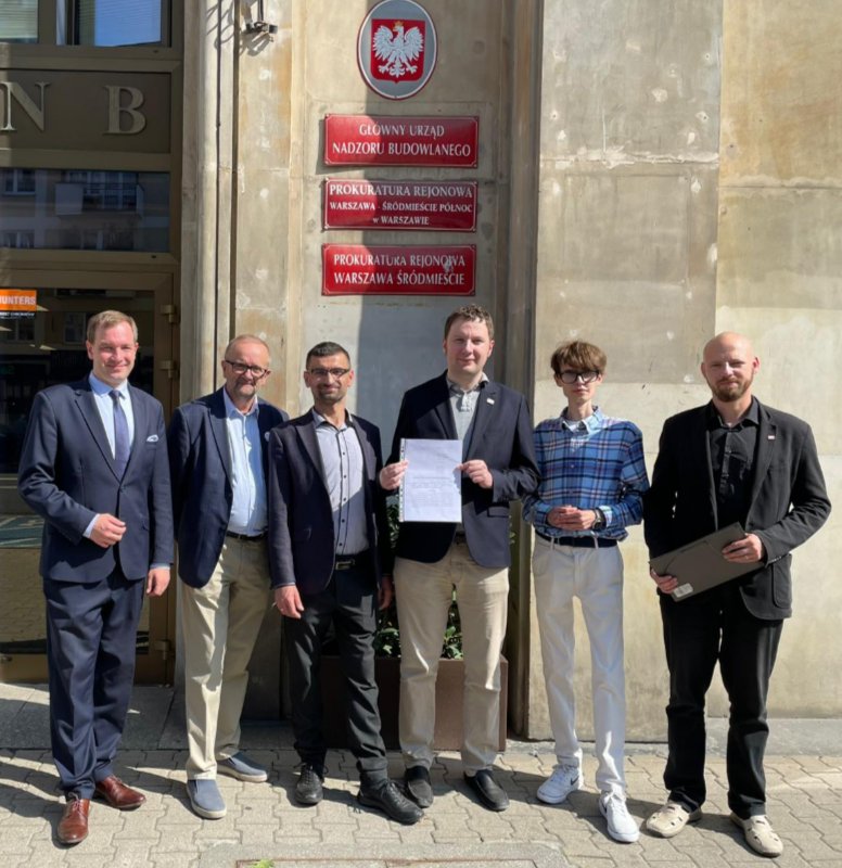 Dominik Dzierżanowski (@d_dzierzanowski) on Twitter photo Właśnie wyszliśmy z prokuratury.
Jesteśmy przekonani, że Witalij Mazurenko, obrażając Prezydenta RP <a href="/NawrockiKn/">Karol Nawrocki</a>, dopuścił się przestępstwa znieważenia Głowy Państwa.
Liczę na szybkie i zdecydowane działania wymiaru sprawiedliwości.
#RuchObronyGranic Właśnie wyszliśmy z prokuratury.
Jesteśmy przekonani, że Witalij Mazurenko, obrażając Prezydenta RP <a href="/NawrockiKn/">Karol Nawrocki</a>, dopuścił się przestępstwa znieważenia Głowy Państwa.
Liczę na szybkie i zdecydowane działania wymiaru sprawiedliwości.
#RuchObronyGranic