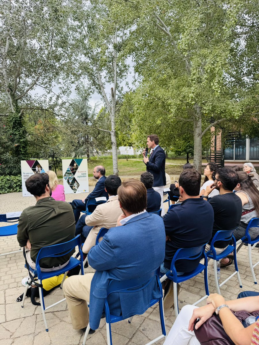 ccmmMadrid's tweet photo. Este septiembre, junto a @unicomplutense renovamos nuestro compromiso en #UnNuevoSeptiembre 💪
La campaña contra las novatadas en el Jardín Botánico UCM, acompañados de @BorjaFanjul, @madridsalud, @policiademadrid y la presencia de directores de los CMM.
🚫No a las #novatadas. https://t.co/od4fYXEdPQ