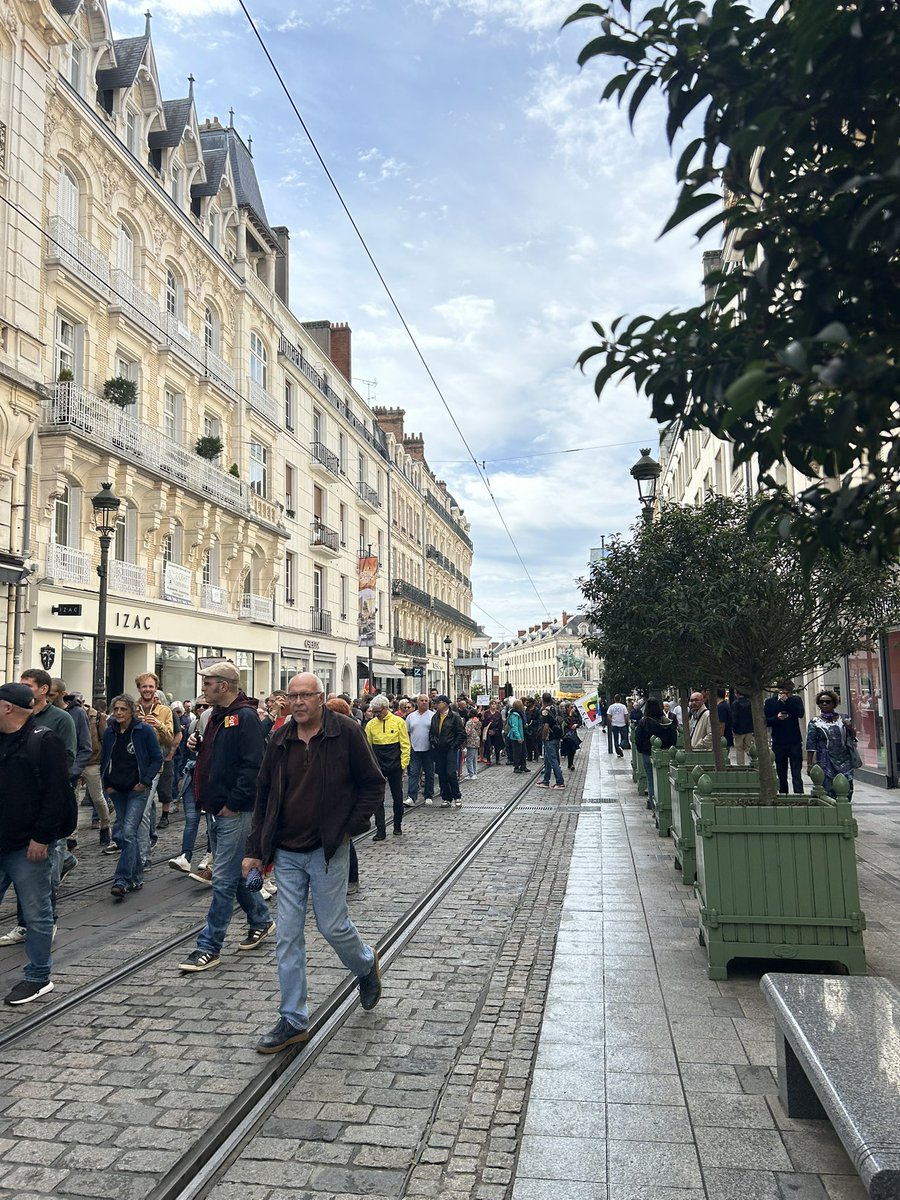 LesPatriotes45's tweet photo. Les Patriotes du Loiret étaient présents à la manifestation du 10 septembre à Orléans 🇫🇷 Pour défendre les citoyens français, leurs droits, et exprimer notre mécontentement face aux dérives actuelles. La mobilisation continue 

✊ #Orléans #Manifestation #LesPatriotes https://t.co/TzMQH7hG4v