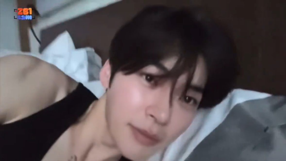 613luvr's tweet photo. When he came back for the second time I was trying to take a screenshot and then i just shut my phonejxjcjcwjjdxhh https://t.co/bCQxq2KqvC