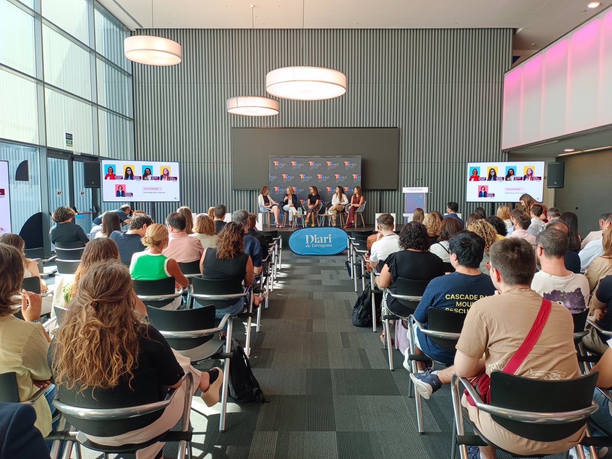 TICSud's tweet photo. ➡️Prop de 140 persones han participat a la #WomanInTech a #Reus amb Cristina Caamiña
@TSystems_Iberia, @IamCristinini, @isabelsabadi
@22networkbcn, Mónica Comajuan #Basetis, Núria Pascual #Apser, Irene Pacheco #Marlex i Laia Grau
@i2CAT
⏬ https://t.co/F6BS8JfhXE