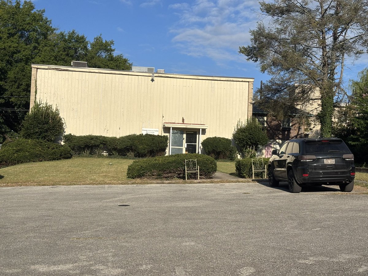 amathenia's tweet image. Please pray for Cody.

He is here with his girlfriend and their six-year-old to take the life of their baby. 

He’s willing to keep the baby, but not willing to take a strong stand with her.