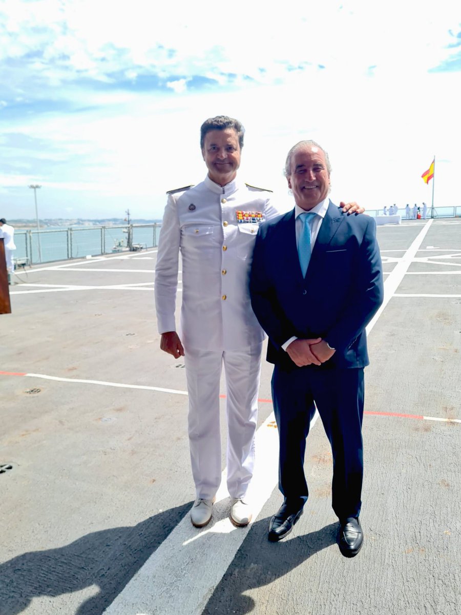 frizonia's tweet image. Hemos tenido el honor de asistir a la toma de posesión del nuevo Almirante de la Flota, Excmo. Sr. José Enrique Delgado Roig. Nuestro presidente, trasladó personalmente su felicitación, sus mejores deseos y la plena disposición de FRIZONIA para seguir colaborando con la Armada.