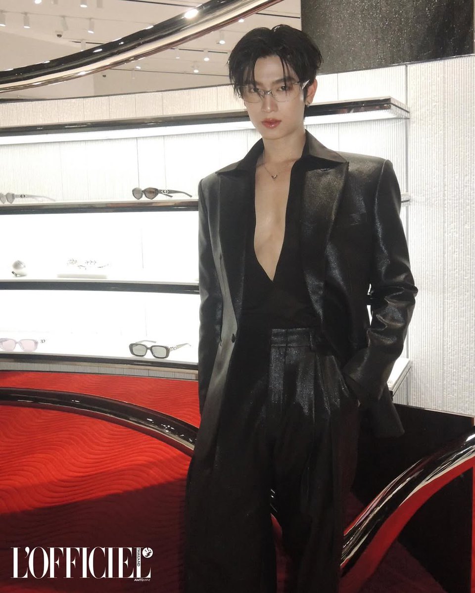 TEETUT X GENTLEMONSTER 
#GentleMonsterxThomas 
#tthomastc <a href="/tthomastc/">thomas</a> 

instagram.com/p/DOa_YzIkv47/