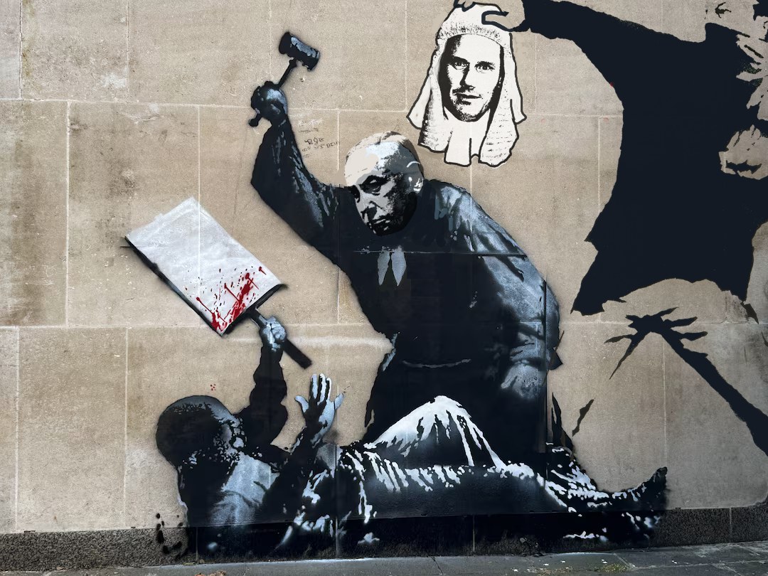 Harvey Wallbanger (@harveywall8angr) on Twitter photo "You know, I'm something of a Banksy work of art myself." 
#homage #HomageBanksy #HomagePaid #Banksy
#banksystrikesagain #BanksyLondon #StreetArt #FreedomOfSpeech #BanksyTribute #Starmergeddon #Censorship #ComplicitInGenocide #WarCrimes #StarmerOut #StarmerOutNow #StarmerResign "You know, I'm something of a Banksy work of art myself." 
#homage #HomageBanksy #HomagePaid #Banksy
#banksystrikesagain #BanksyLondon #StreetArt #FreedomOfSpeech #BanksyTribute #Starmergeddon #Censorship #ComplicitInGenocide #WarCrimes #StarmerOut #StarmerOutNow #StarmerResign