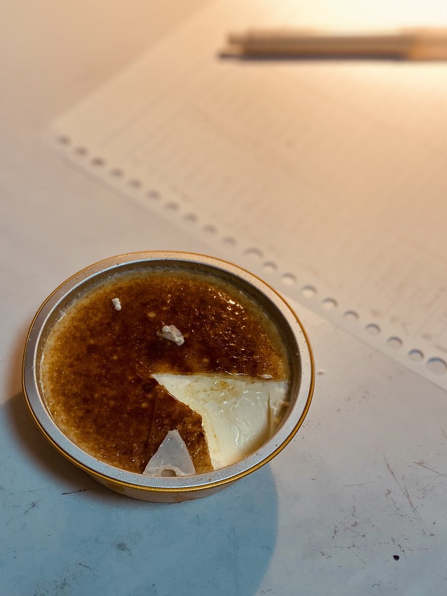 優雅に勉強しながらブリュレ食べてる
おいしい